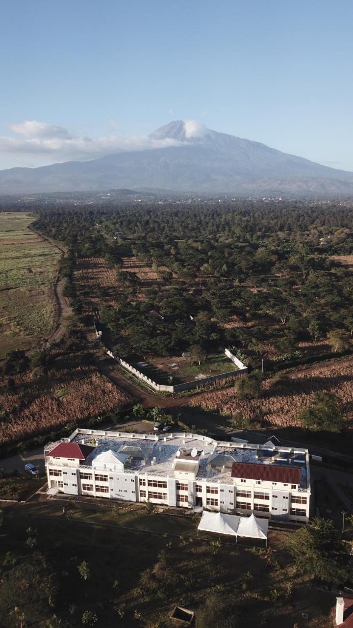 A1 Hotel And Resort Аруша Экстерьер фото